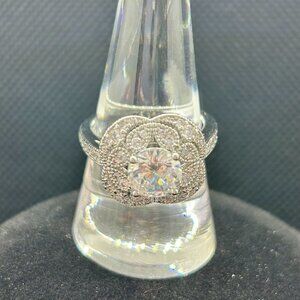 Brand new! Ladies Vintage style floral zircon ring Size9